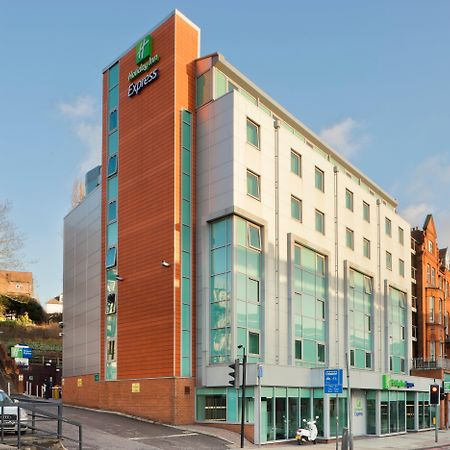 Holiday Inn Express London-Swiss Cottage Exterior photo