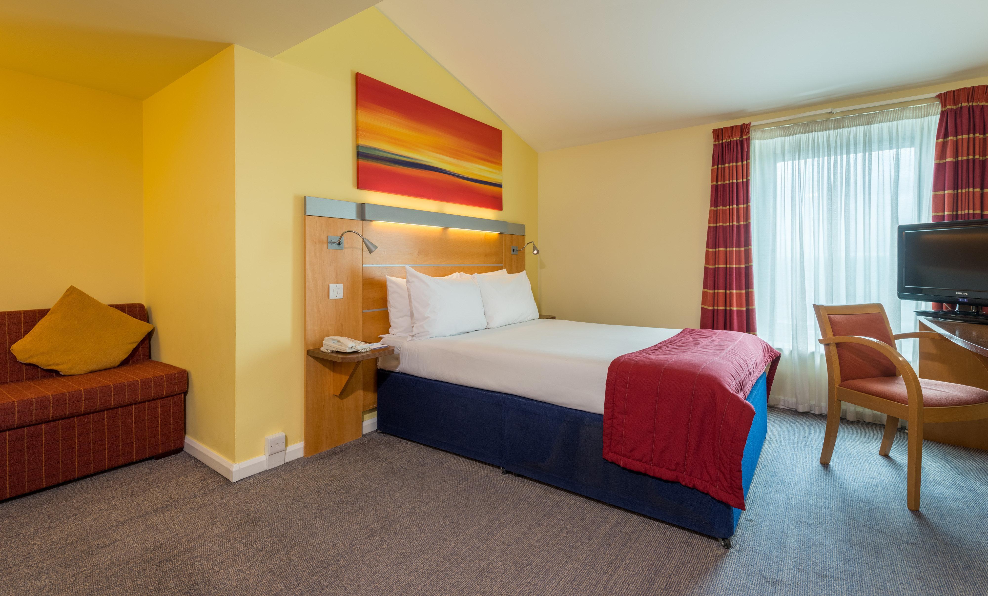 Holiday Inn Express London-Swiss Cottage Exterior photo