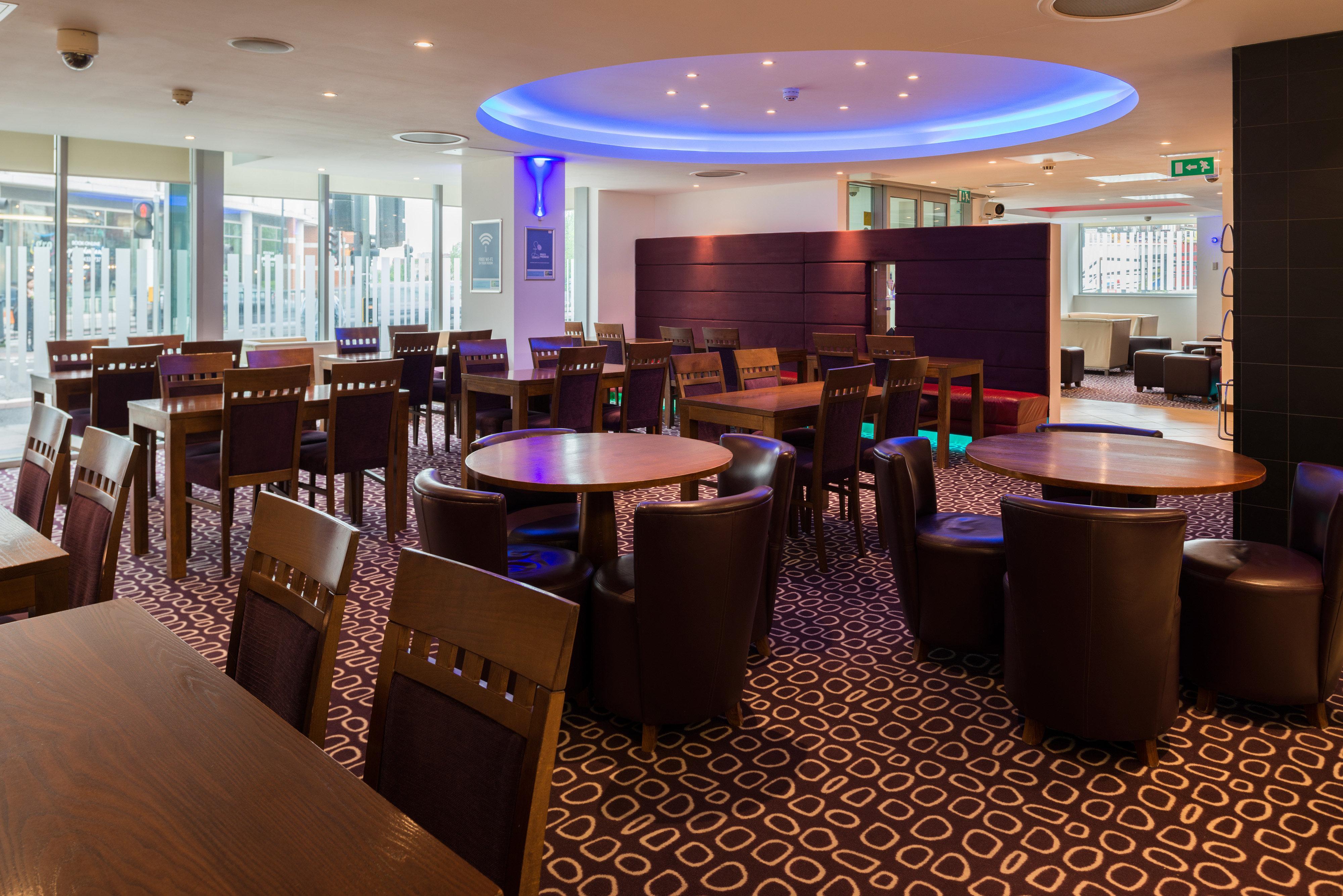Holiday Inn Express London-Swiss Cottage Exterior photo