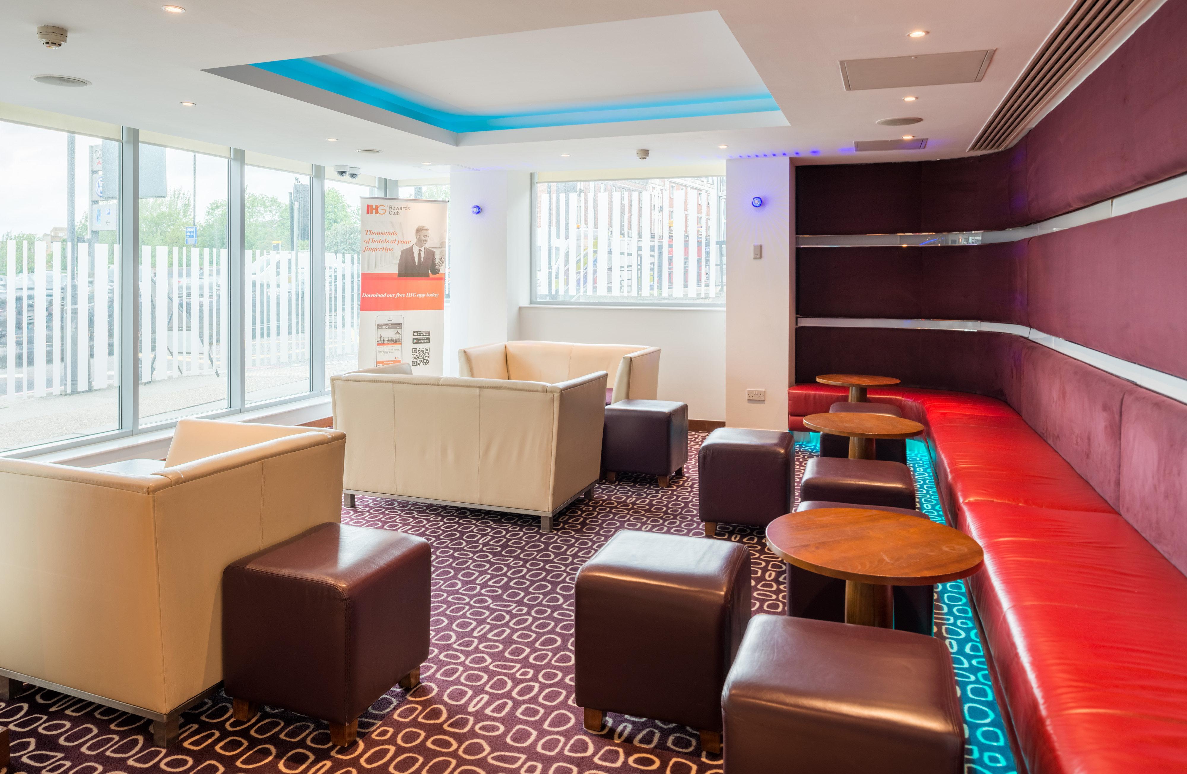 Holiday Inn Express London-Swiss Cottage Exterior photo