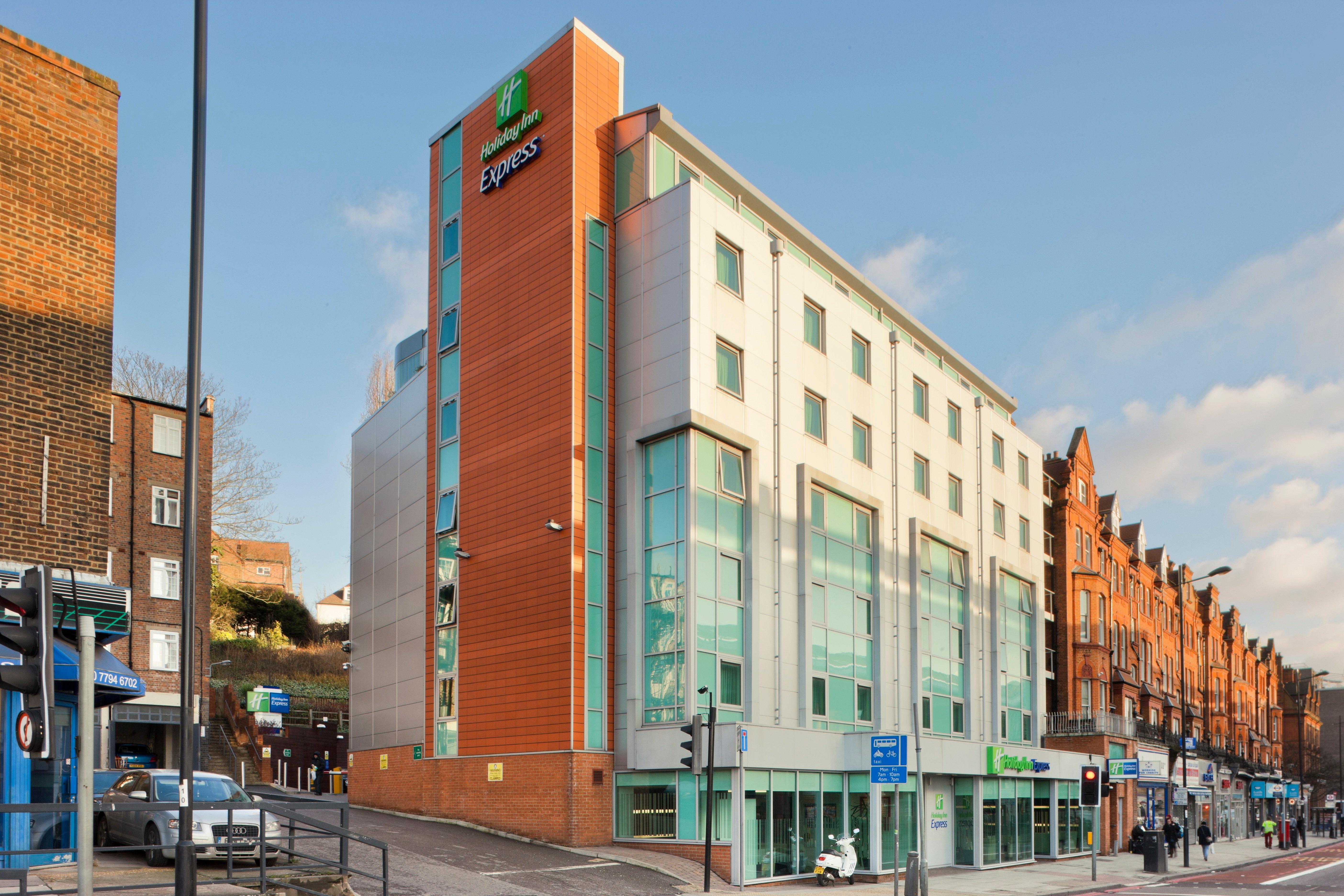 Holiday Inn Express London-Swiss Cottage Exterior photo