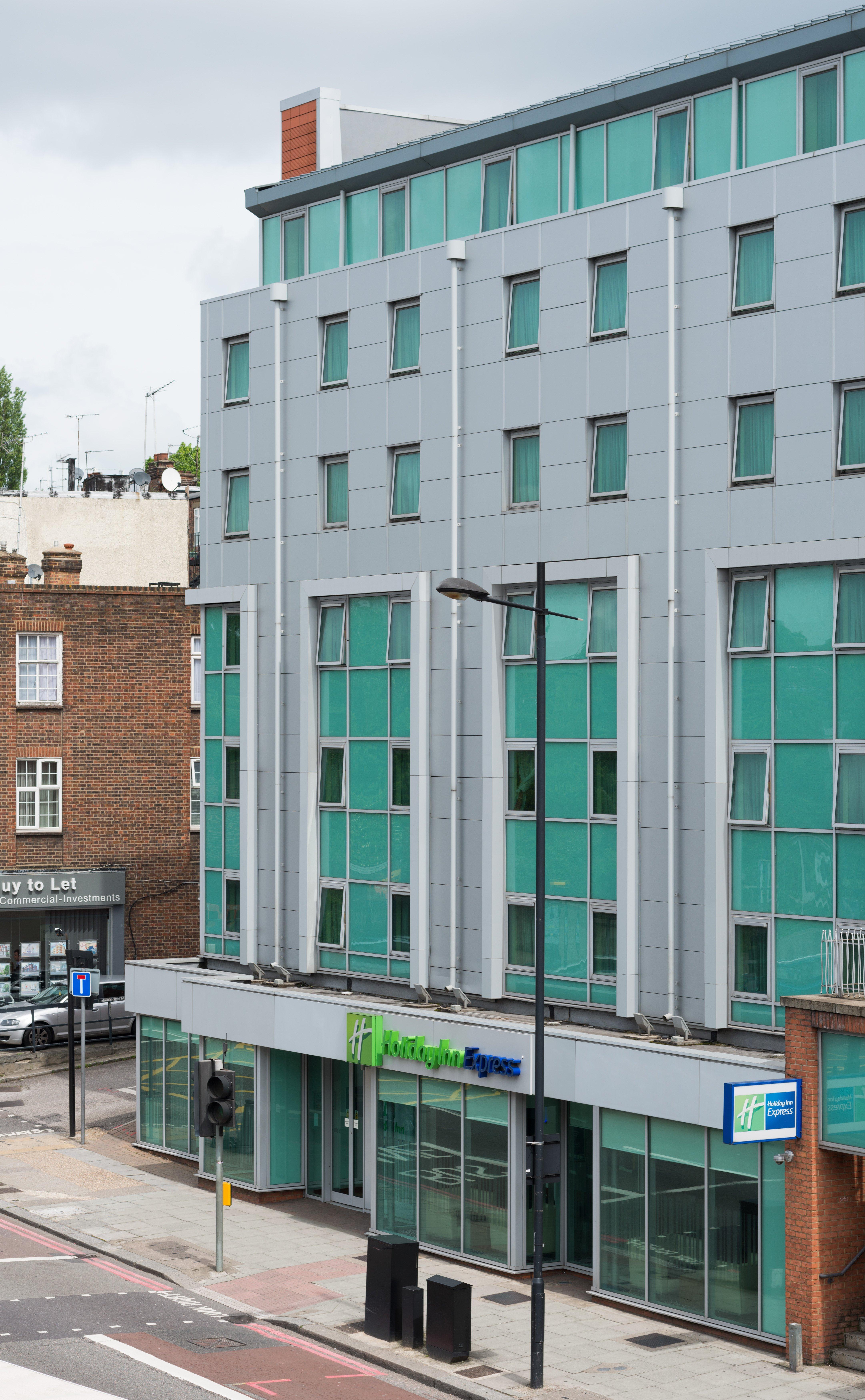 Holiday Inn Express London-Swiss Cottage Exterior photo