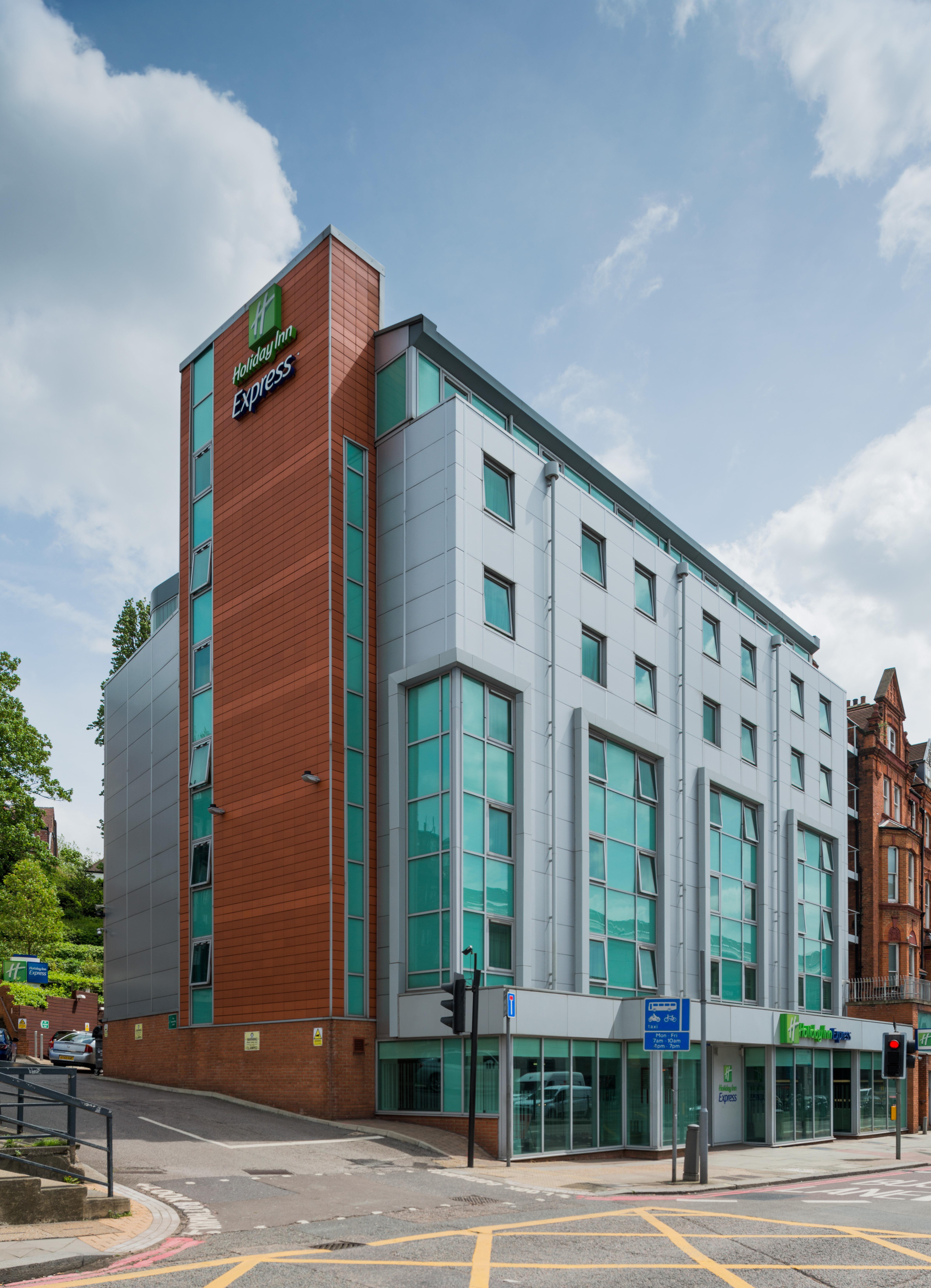 Holiday Inn Express London-Swiss Cottage Exterior photo