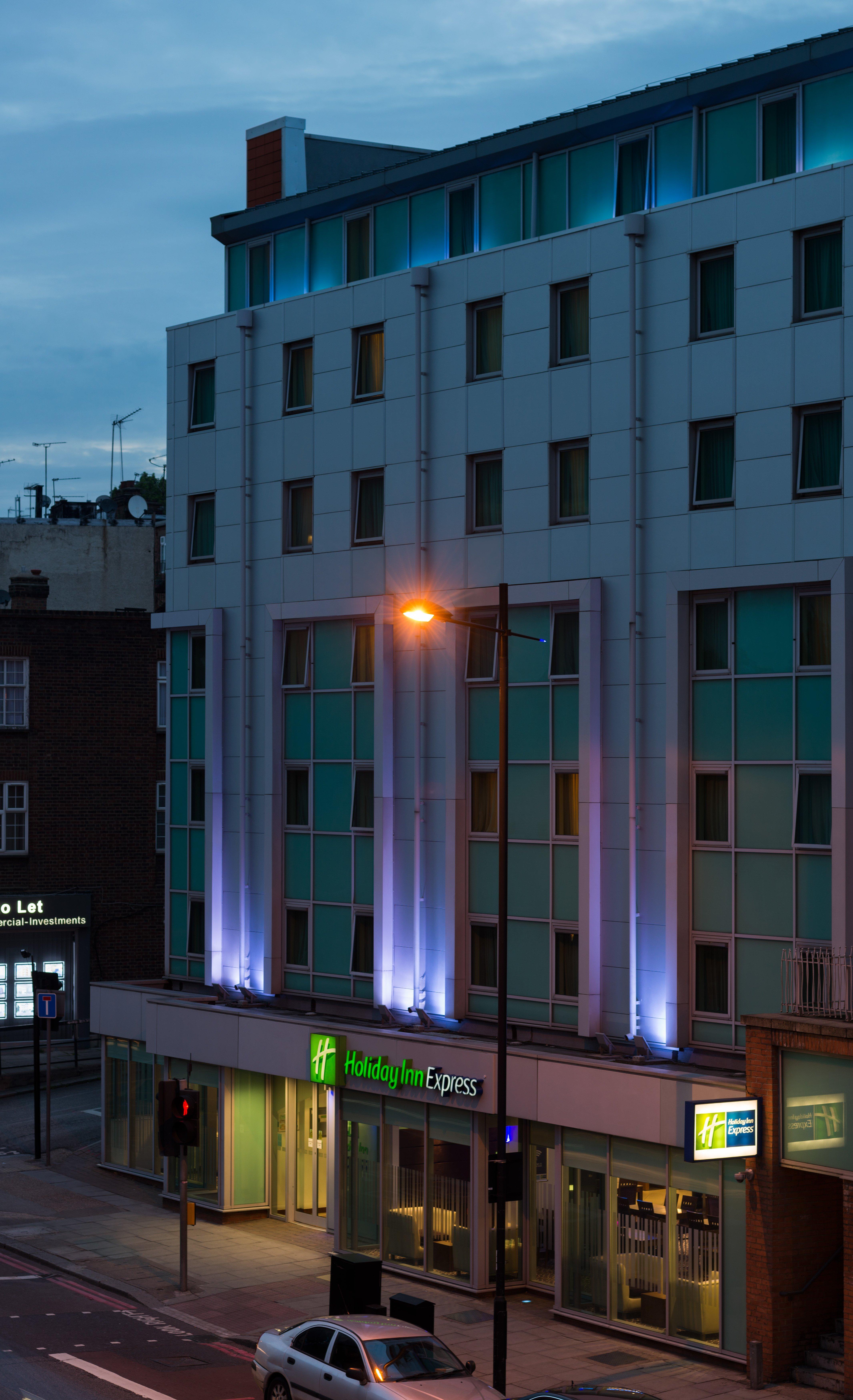 Holiday Inn Express London-Swiss Cottage Exterior photo