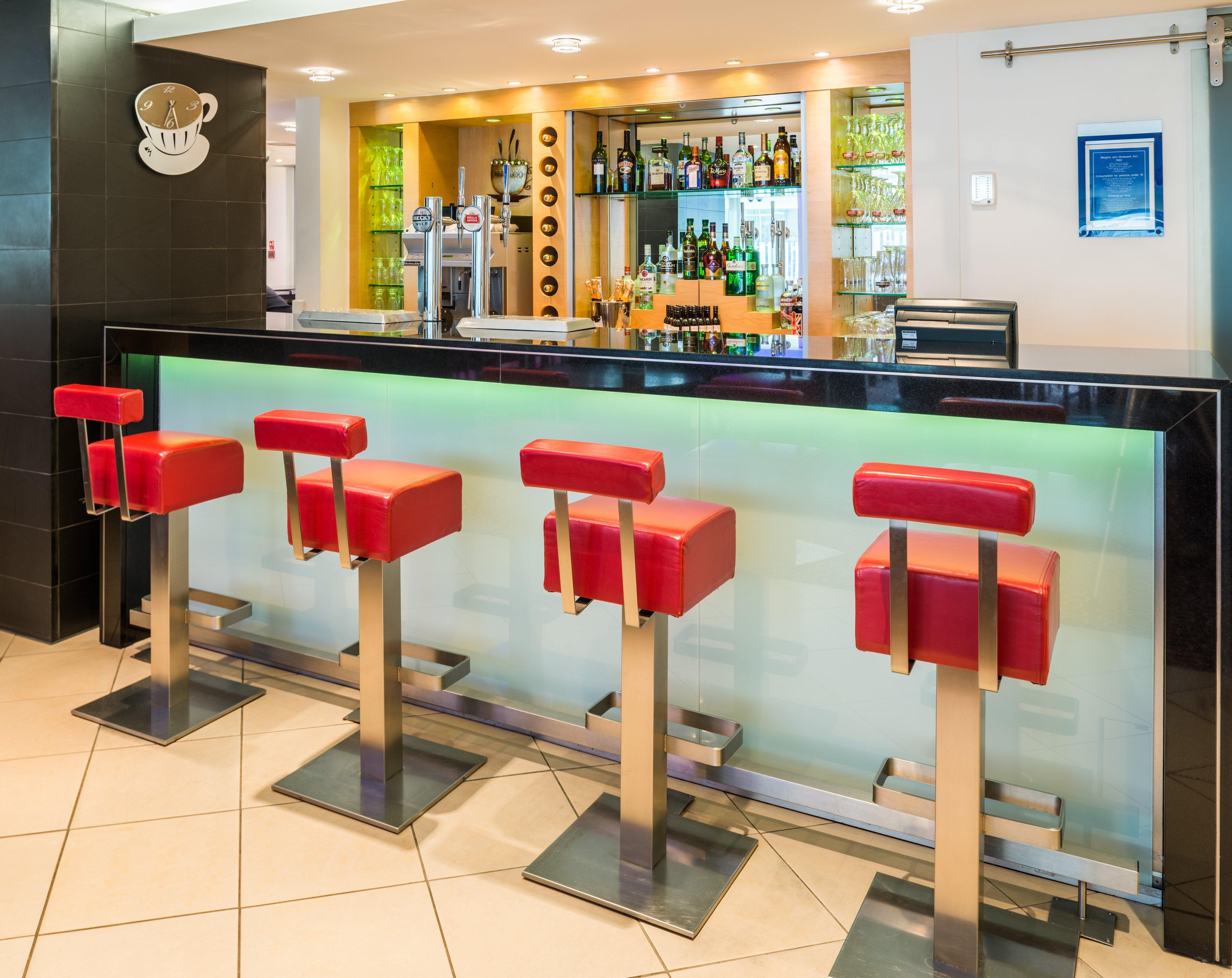 Holiday Inn Express London-Swiss Cottage Exterior photo