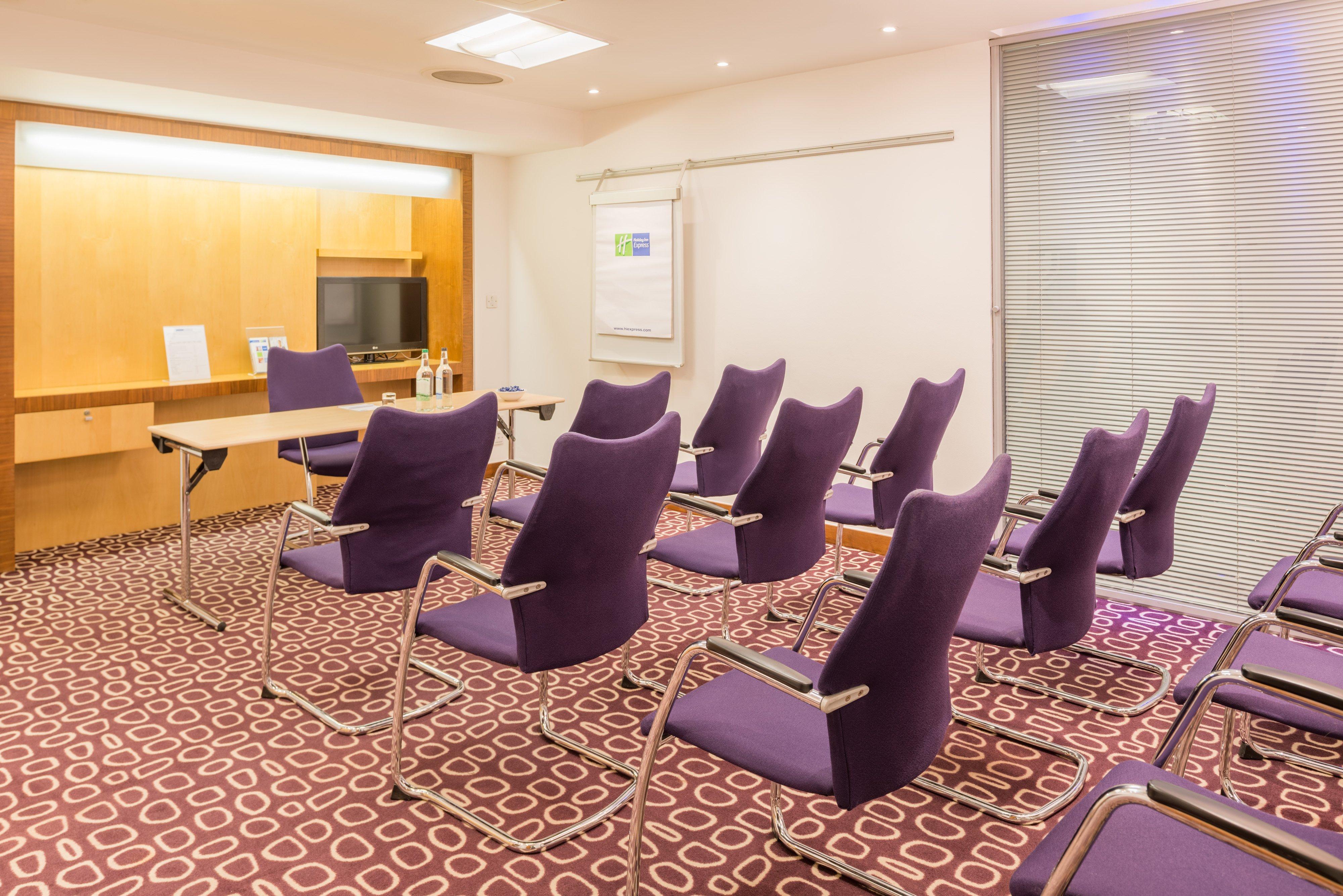 Holiday Inn Express London-Swiss Cottage Exterior photo