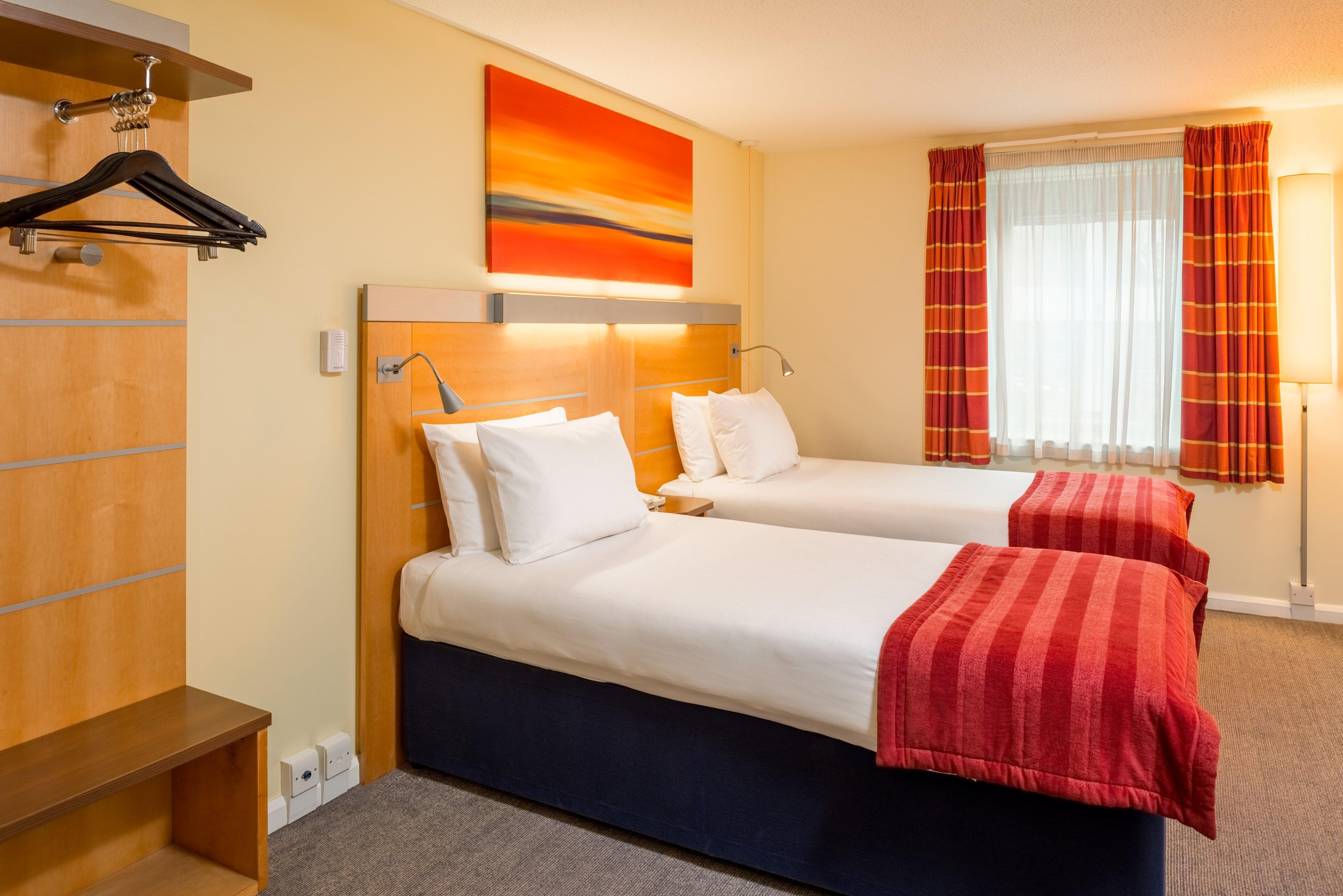 Holiday Inn Express London-Swiss Cottage Exterior photo