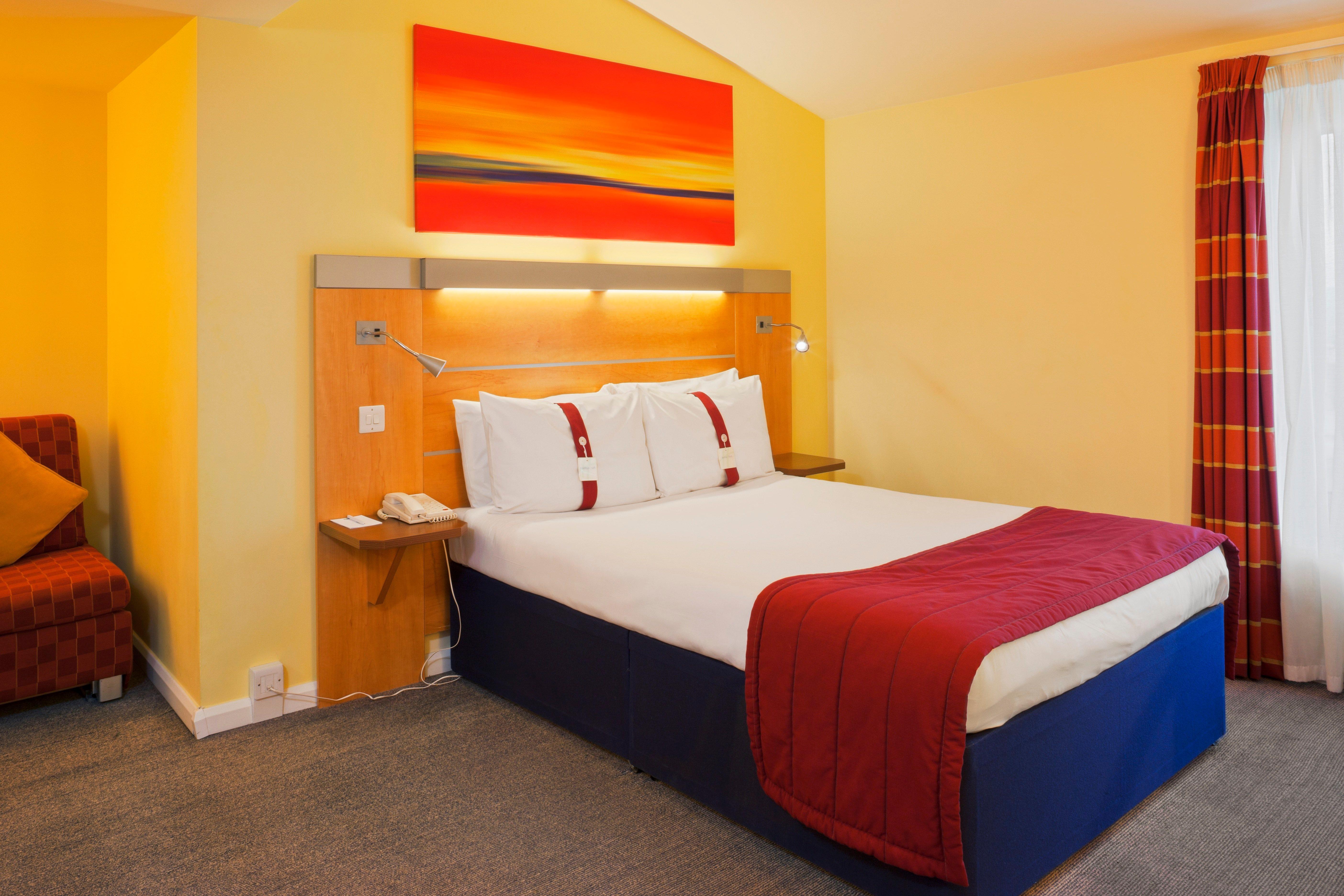 Holiday Inn Express London-Swiss Cottage Exterior photo