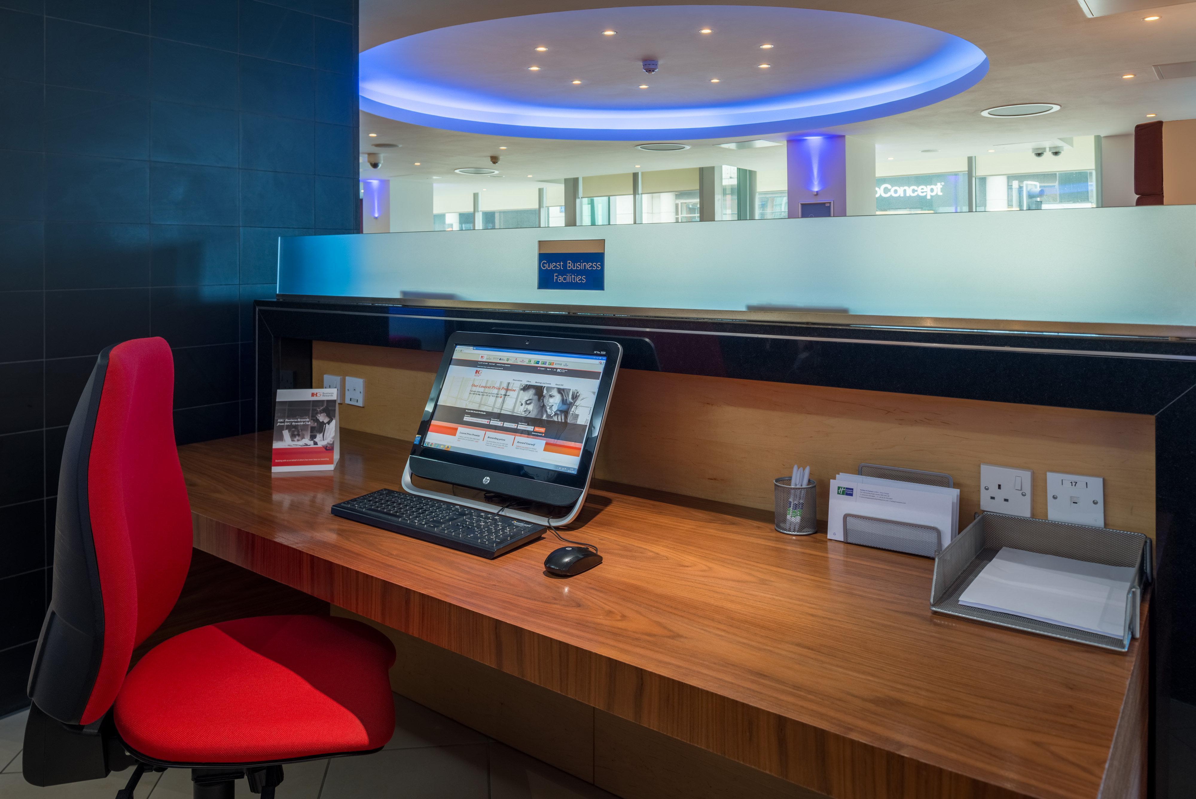 Holiday Inn Express London-Swiss Cottage Exterior photo