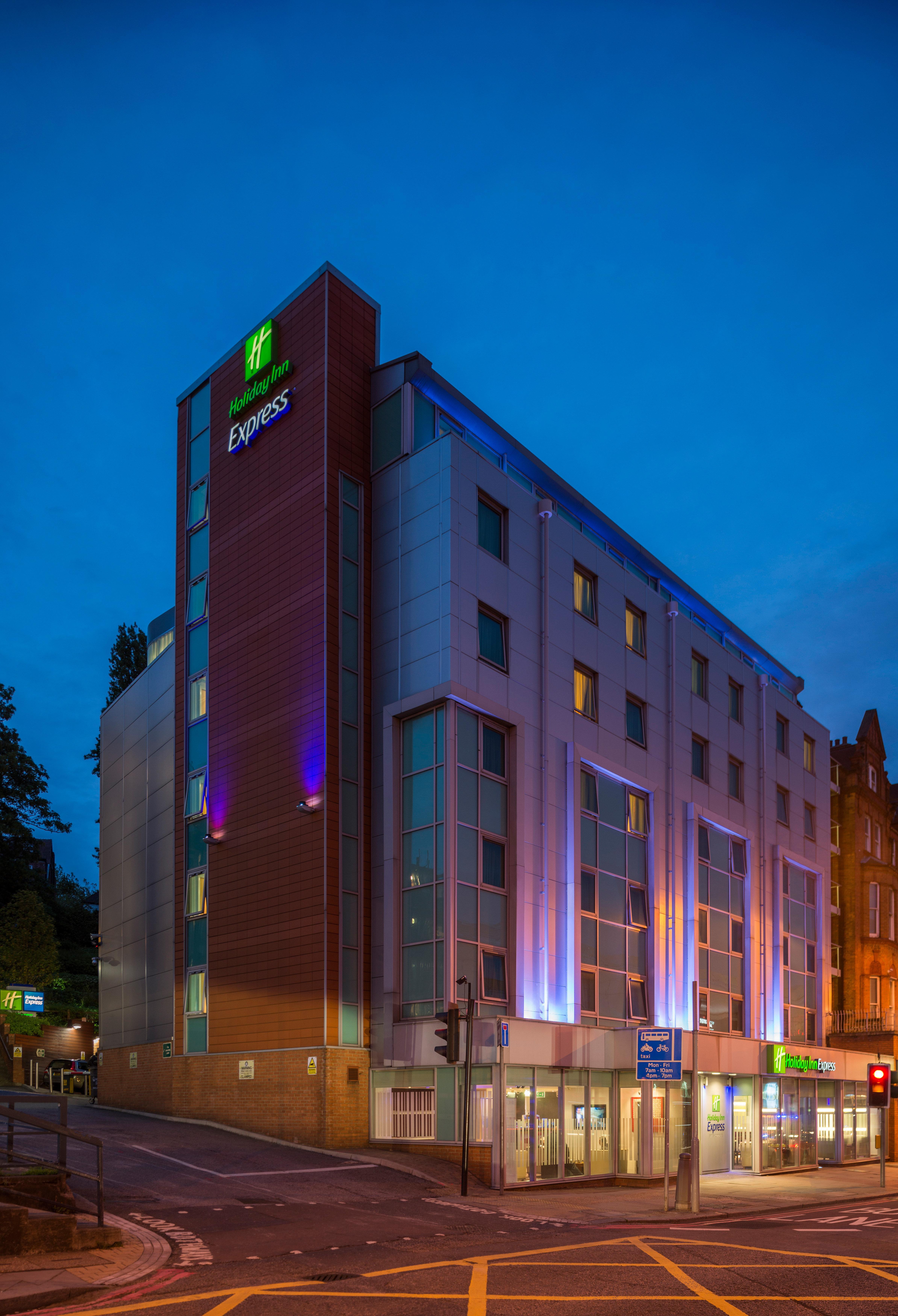 Holiday Inn Express London-Swiss Cottage Exterior photo
