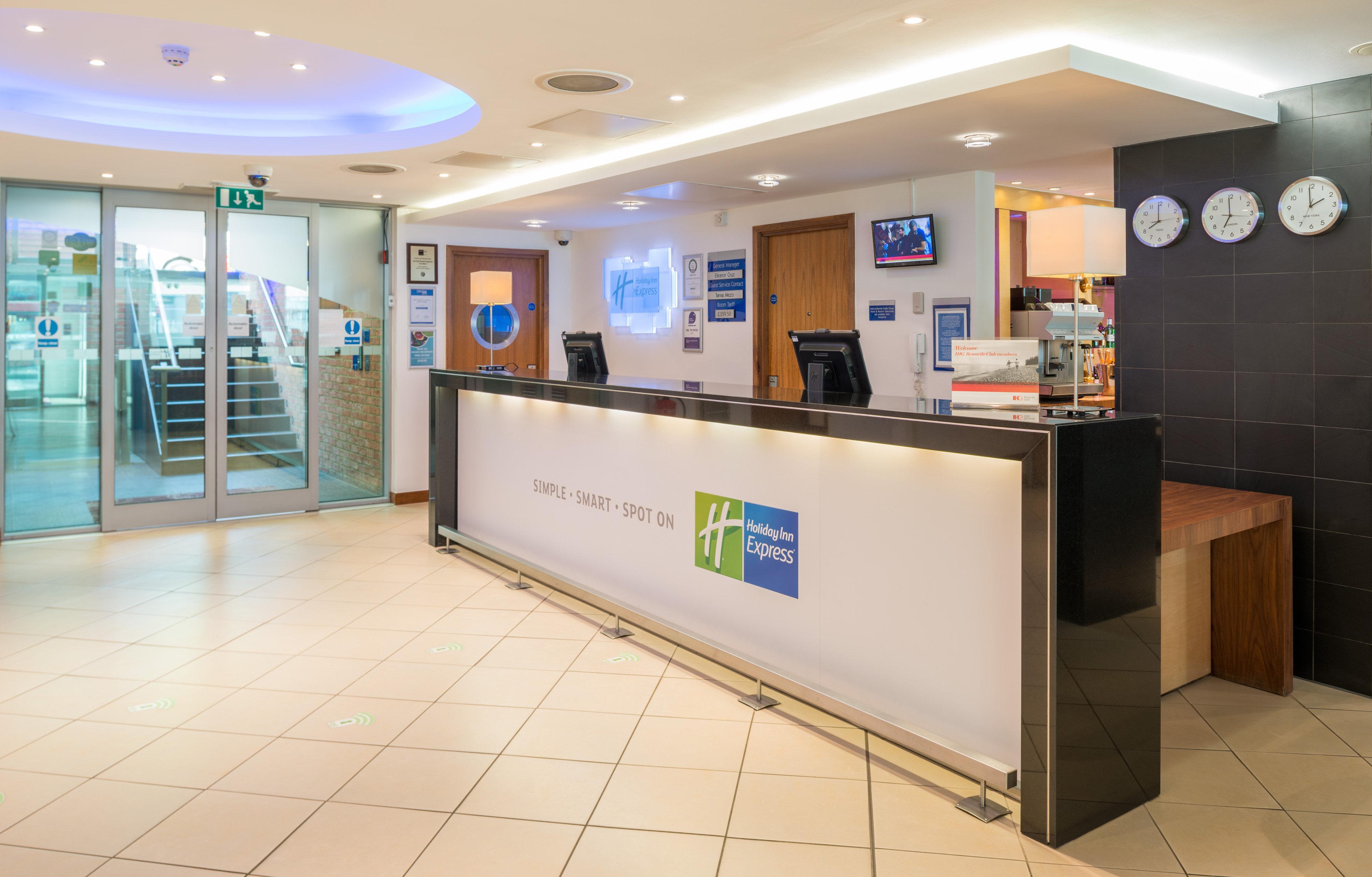 Holiday Inn Express London-Swiss Cottage Exterior photo