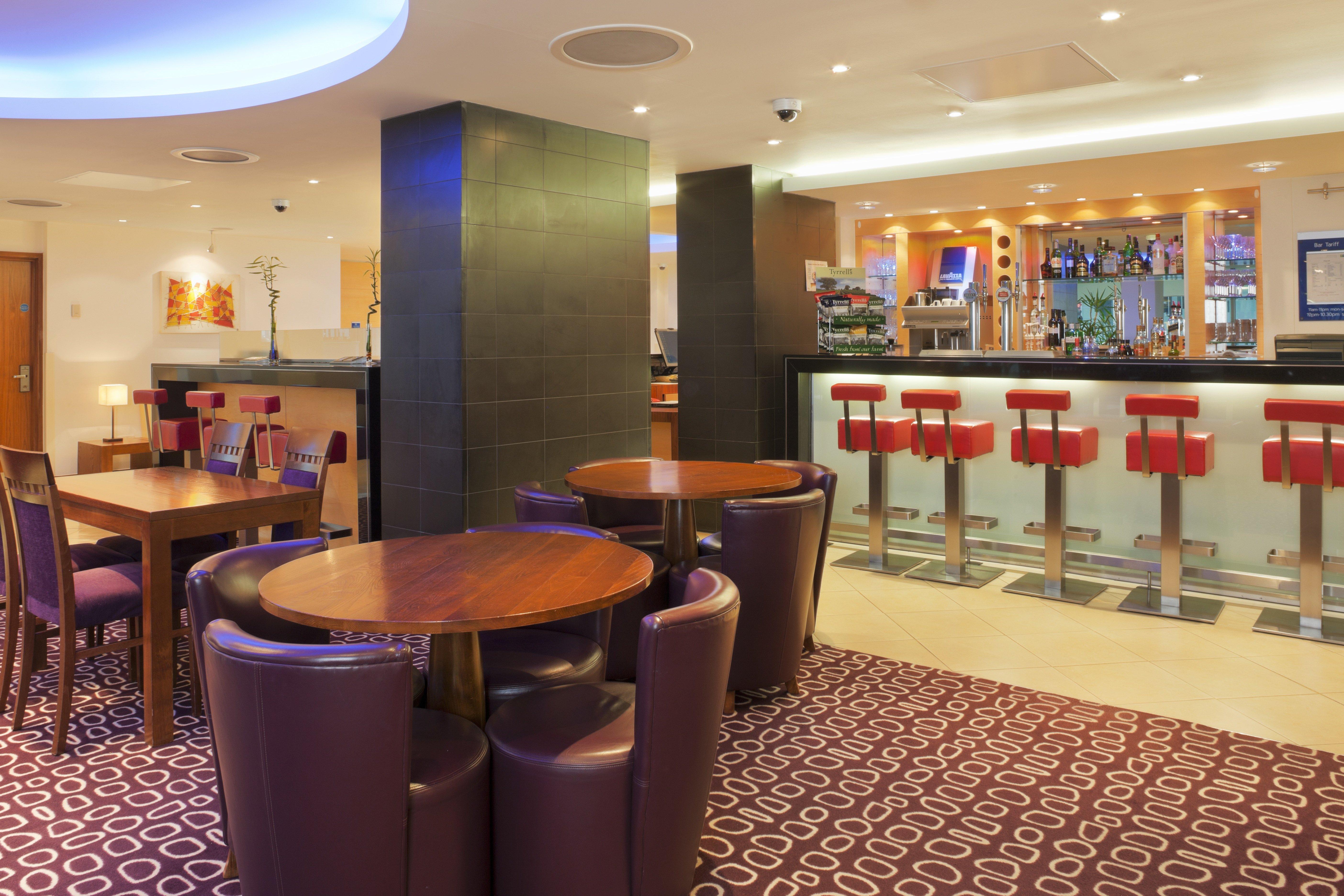 Holiday Inn Express London-Swiss Cottage Exterior photo