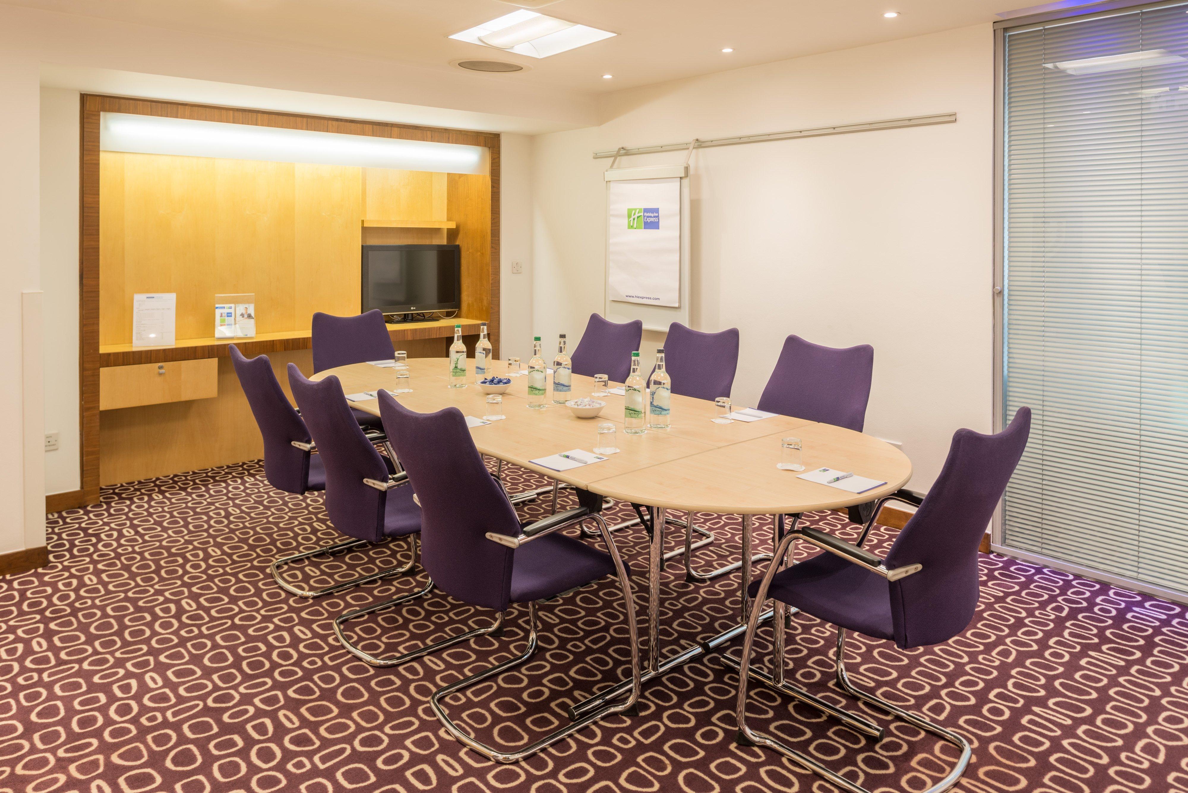 Holiday Inn Express London-Swiss Cottage Exterior photo