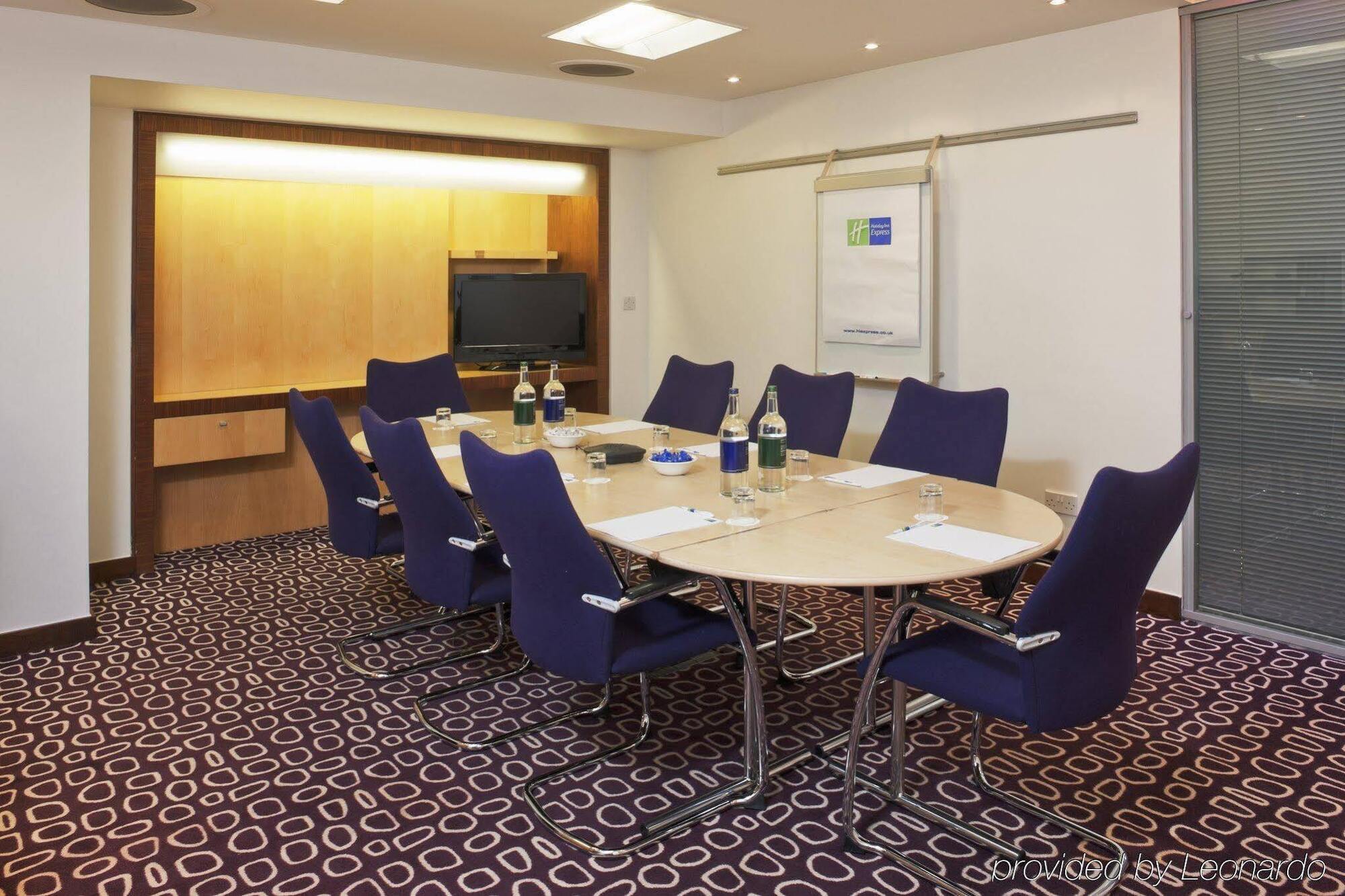 Holiday Inn Express London-Swiss Cottage Exterior photo